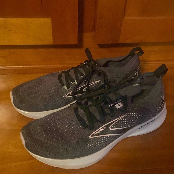 Brooks Levitate shoes - Picture 1 of 6